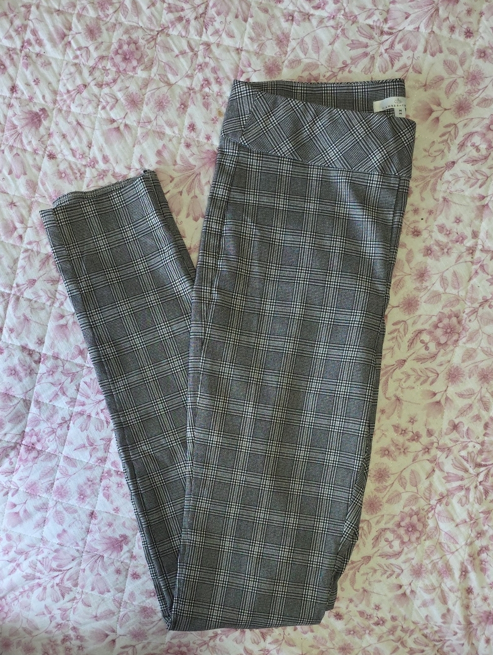 Womens Gray Plaid Stretch Leggings - Classic Pattern